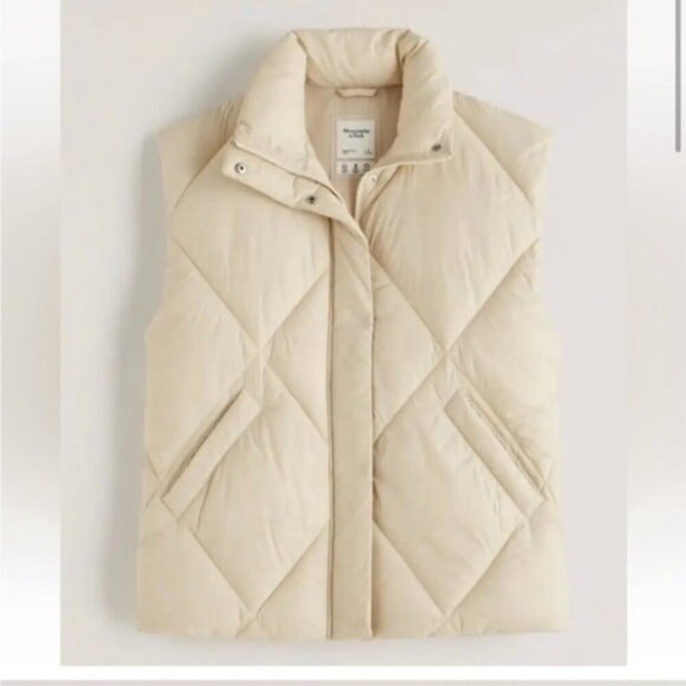 Abercrombie & Fitch Quilted Puffer Vest in Light Beige